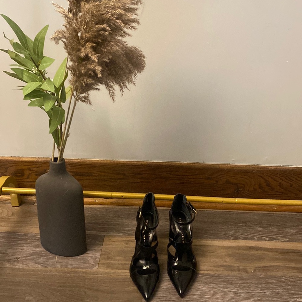 IVANKA TRUMP CAGE STILETTOS 8.5